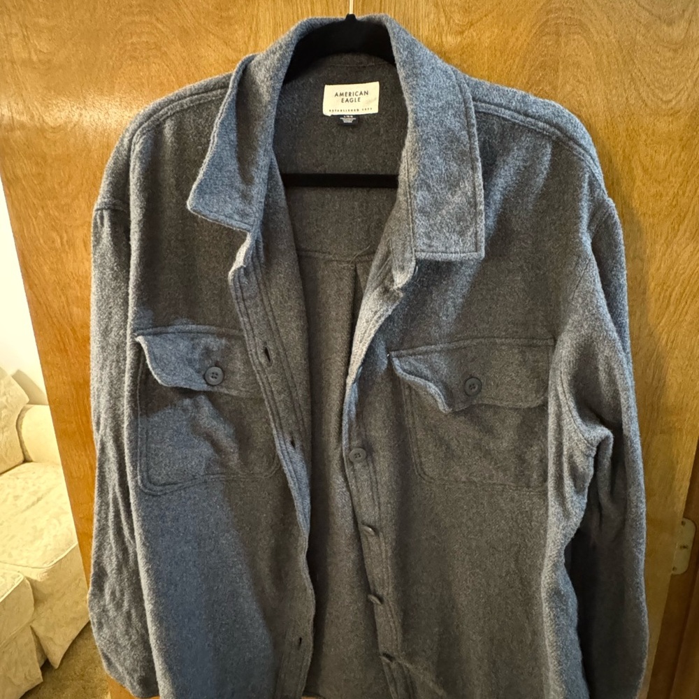American Eagle Oversized Plaid Fleece & Love Shacket. Gray. Large